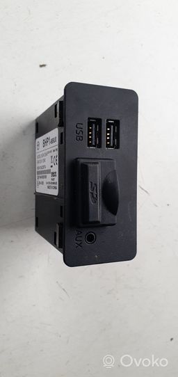 Mazda 3 II USB-pistokeliitin 