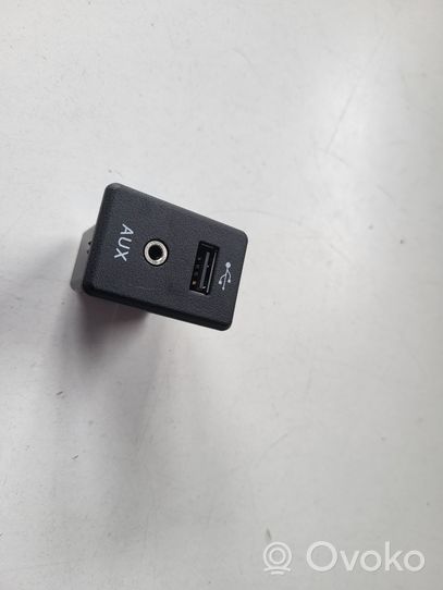 Nissan X-Trail T32 USB socket connector 