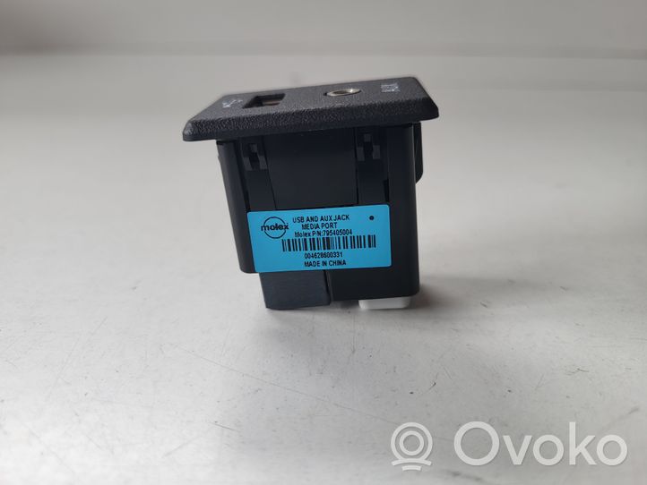 Nissan X-Trail T32 USB socket connector 