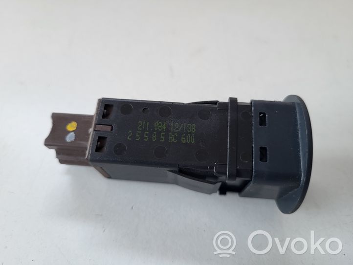 Nissan Qashqai Passenger airbag on/off switch 