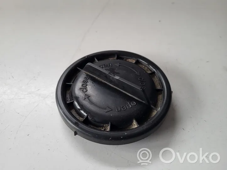 Opel Insignia B Osłona żarówki lampy przedniej 