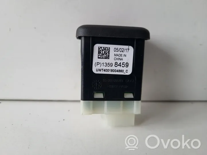 Opel Insignia B Connettore plug in USB 