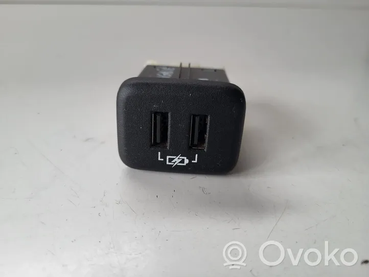 Opel Insignia B Gniazdo / Złącze USB 