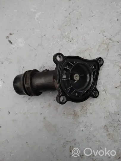 Toyota Avensis T270 Boîtier de thermostat / thermostat 