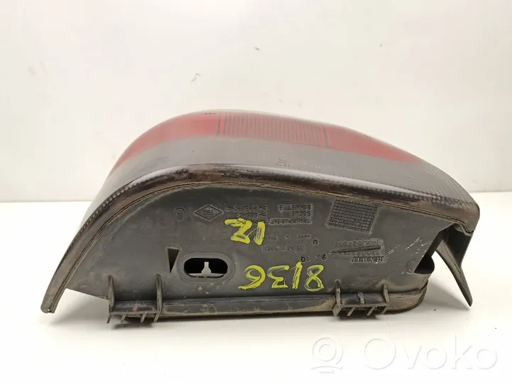 Renault Clio I Lampa tylna 7700827551