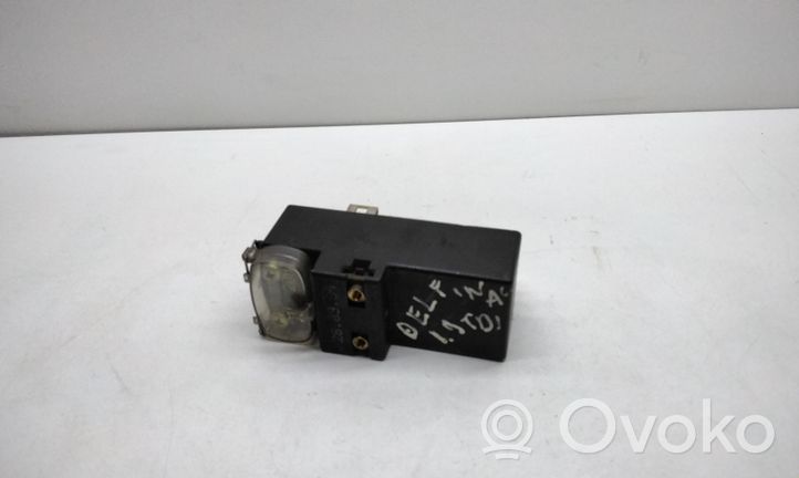 Volkswagen PASSAT B3 Coolant fan relay 357919506A