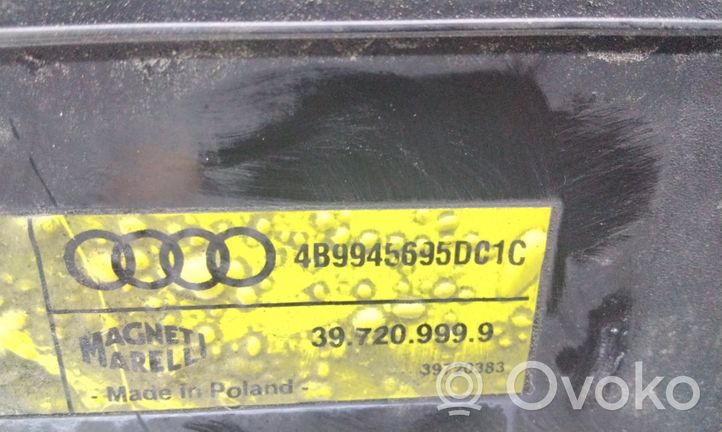 Audi A6 S6 C5 4B Apdaila galinio dangčio 4B9945695D01C