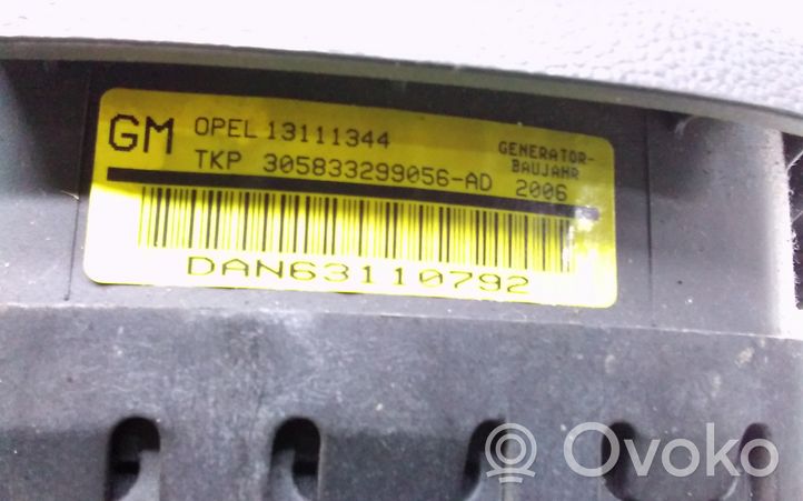 Opel Astra H Ohjauspyörän turvatyyny 13111344