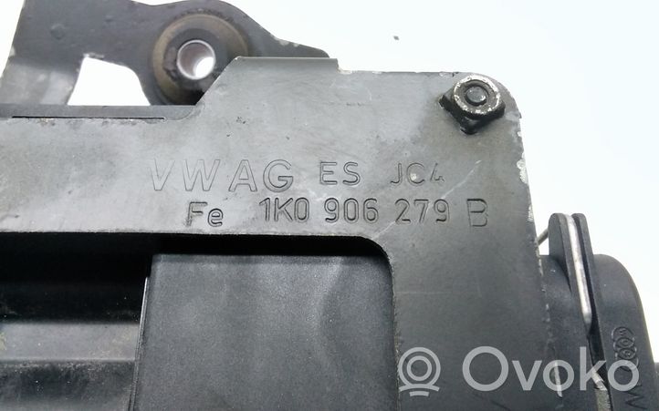 Volkswagen Golf V Central locking vacuum pump 1K0906279B