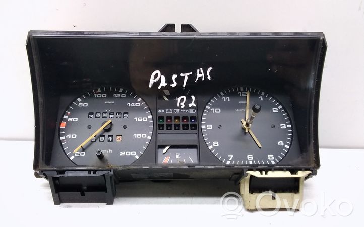 Volkswagen PASSAT B2 Speedometer (instrument cluster) 