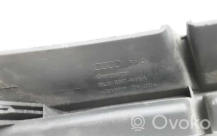 Audi A3 S3 8L Priekinis tempimo kilpos dangtelis 8L0807441A