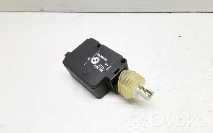 BMW 5 E39 Verrouillage du bouchon du réservoir de carburant 8352168