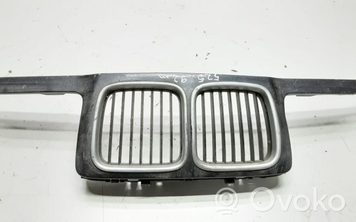 BMW 5 E34 Front bumper upper radiator grill 1973825