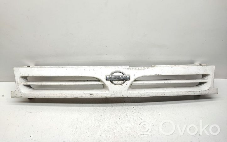 Nissan Primera Grille calandre supérieure de pare-chocs avant 6231079N00