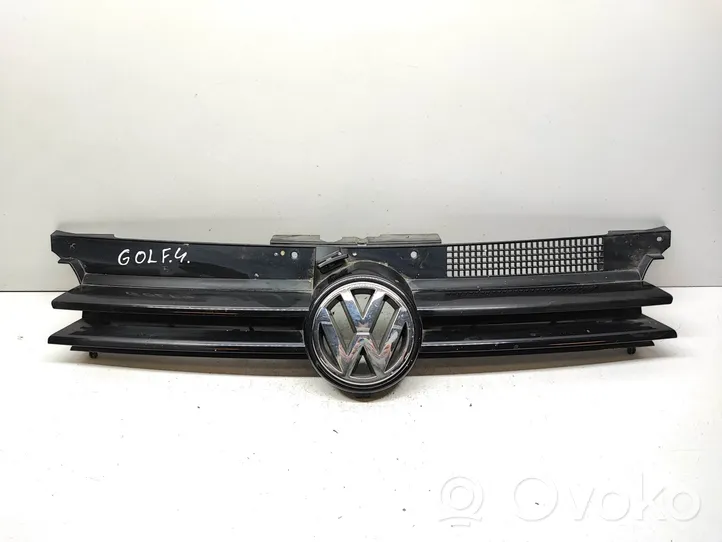 Volkswagen Golf IV Etupuskurin ylempi jäähdytinsäleikkö 1J0853651G
