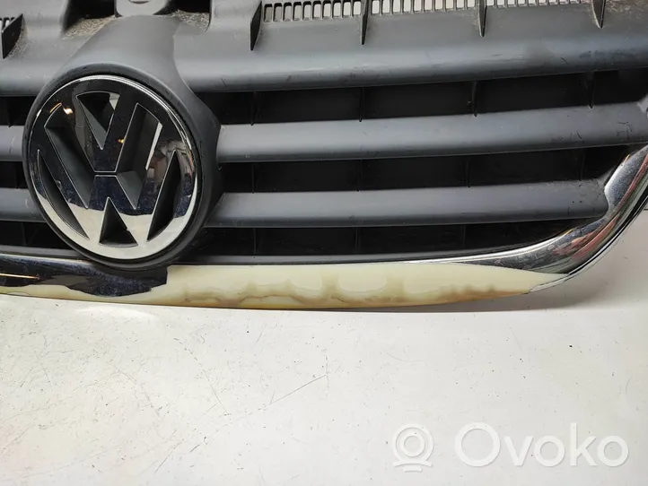 Volkswagen Touran I Etupuskurin ylempi jäähdytinsäleikkö 1T0853651