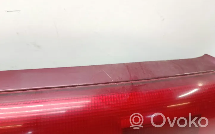 Mazda 626 Listwa światła tylnego/osłona tablicy rejestracyjnej 0431394