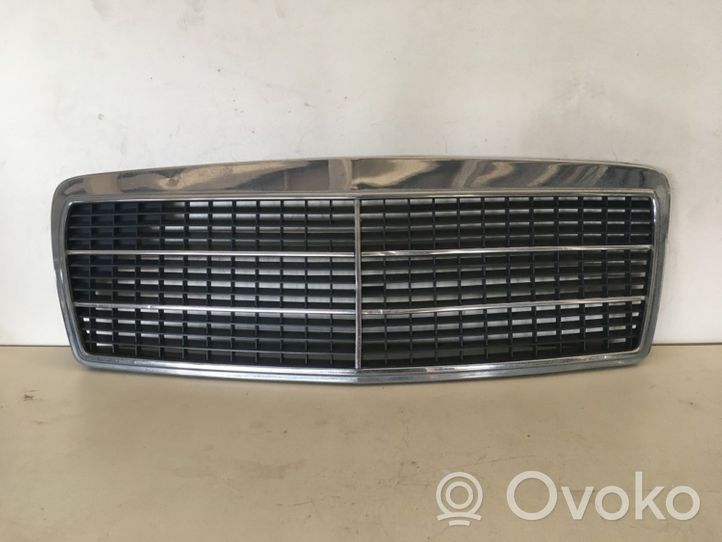 Mercedes-Benz E W210 Grille de calandre avant 2108880023