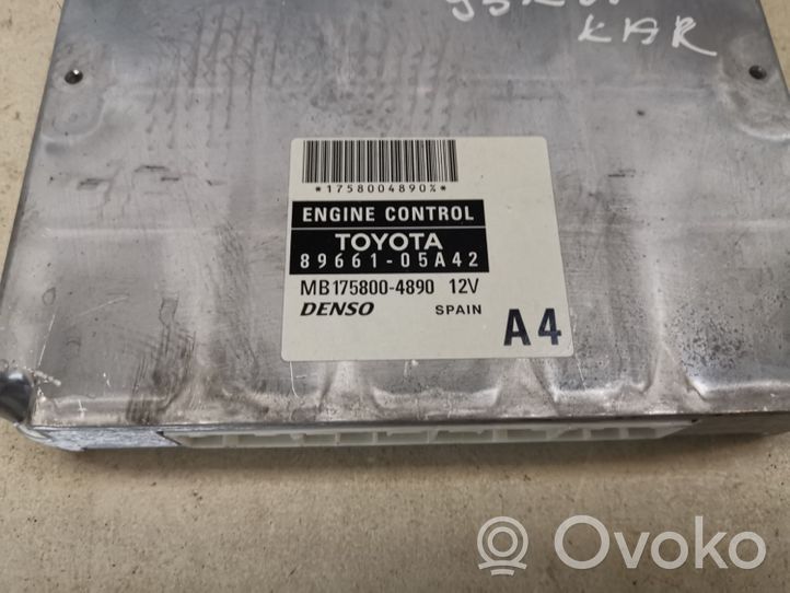 Toyota Avensis T250 Moottorin ohjainlaite/moduuli 8966105A42