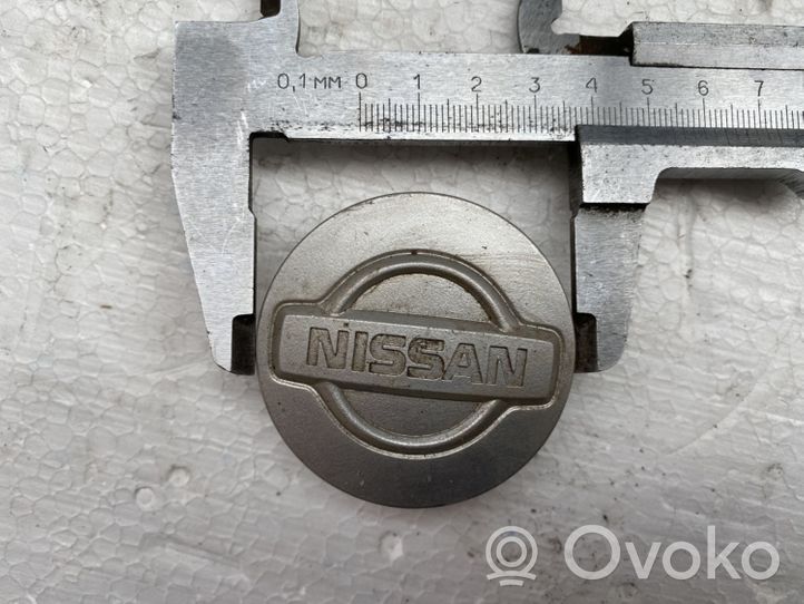 Nissan Primera Заводская крышка (крышки) от центрального отверстия колеса 403422F400
