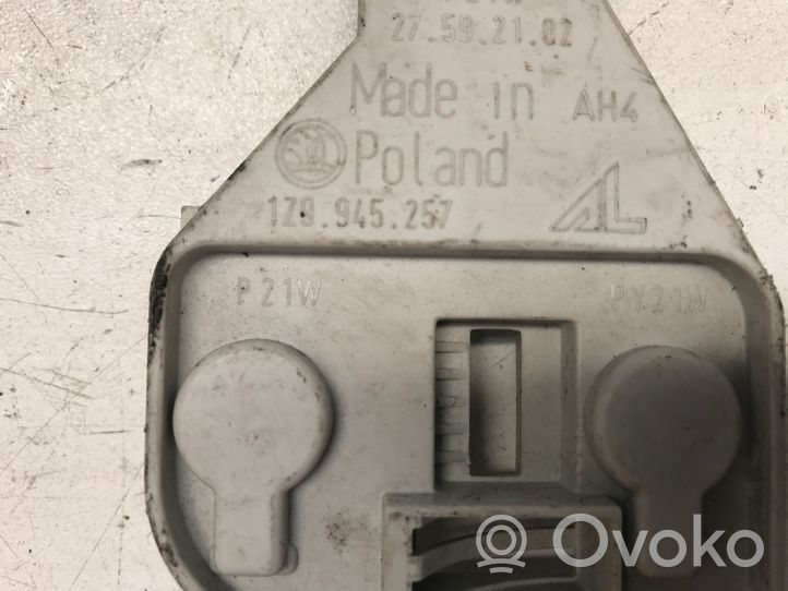 Skoda Octavia Mk2 (1Z) Tail light part 1Z9945257