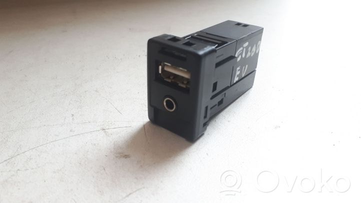 Lexus CT 200H Connettore plug in USB 8619048030