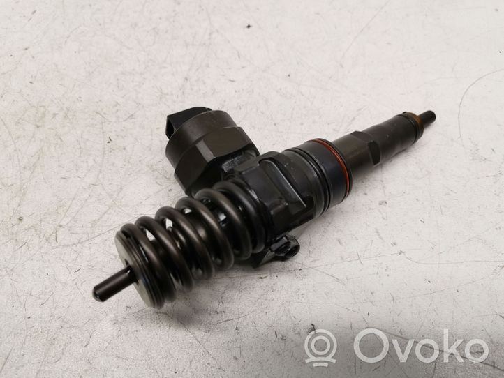 Volkswagen Bora Injecteur de carburant 038130073J