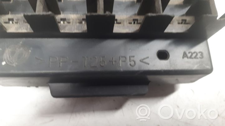 Alfa Romeo 166 Module de fusibles PPT25P5