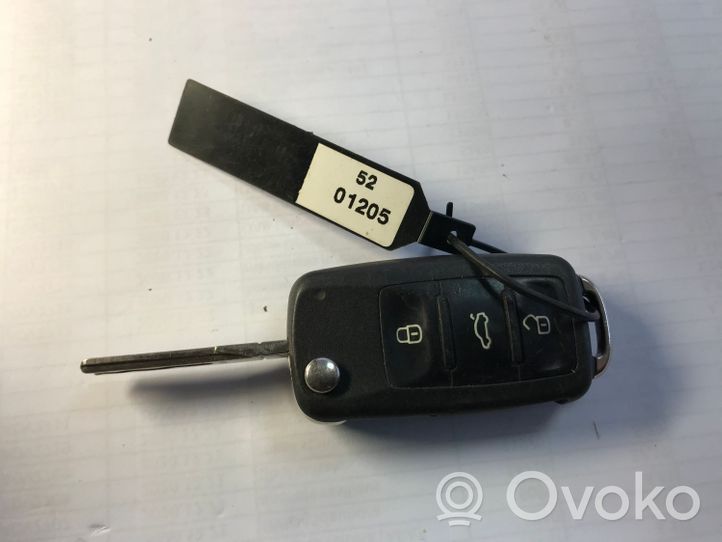 Volkswagen Golf VI Užvedimo raktas (raktelis)/ kortelė 5K0837202E