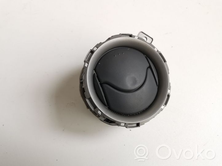 Nissan Micra Боковая воздушная решётка 1HA1A687606A