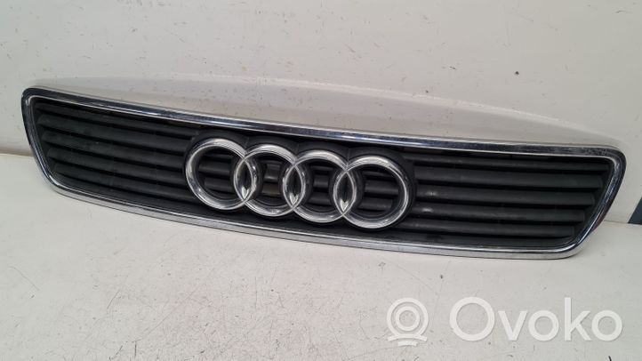 Audi A4 S4 B5 8D Etupuskurin ylempi jäähdytinsäleikkö 8D0853651J