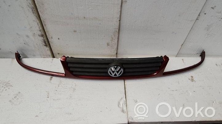 Volkswagen PASSAT B3 Etupuskurin ylempi jäähdytinsäleikkö 3A0853661A