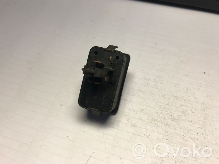 Ford Escort Windscreen/window heater switch 86AG18C621AA