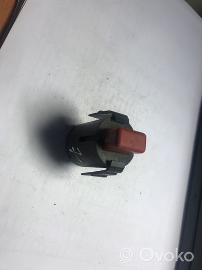 Opel Kadett D Botón interruptor de luz de peligro 90069102