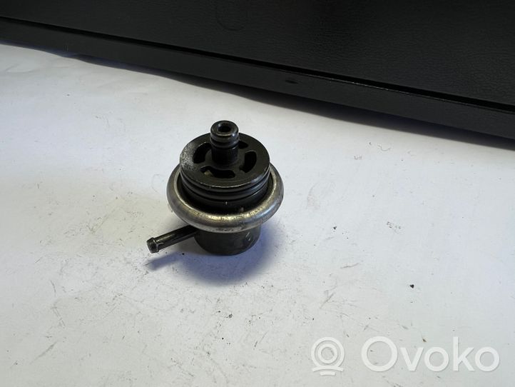 Opel Vectra B Regolatore di pressione del carburante 90411542