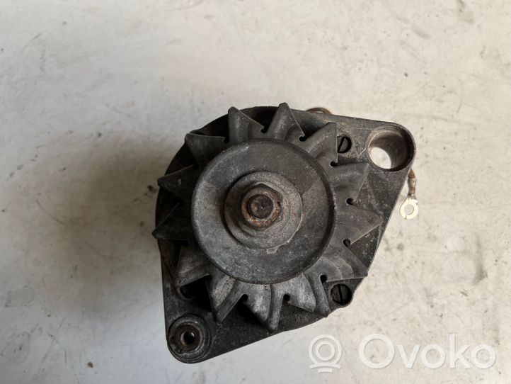 BMW 3 E30 Generatore/alternatore 0120489030