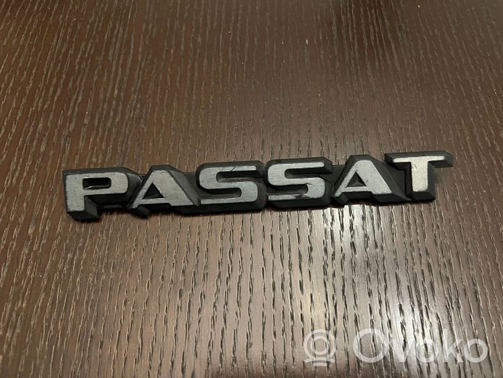 Volkswagen PASSAT B2 Ražotāja plāksnīte / modeļa burti 321853687BE