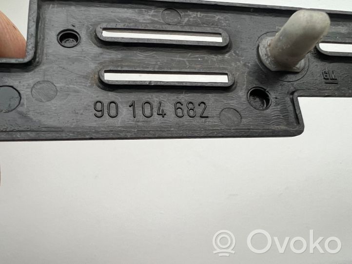 Opel Ascona C Logo, emblème de fabricant 90104682