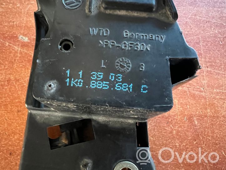 Audi A3 S3 8P Istuimen selkänojan lukituksen vastakappale 1K0885681C