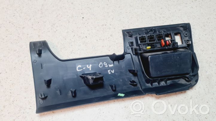 Citroen C4 I Garniture panneau inférieur de tableau de bord 9649599777