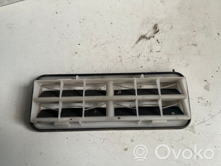 Opel Astra H Évent de pression de quart de panneau 09177224