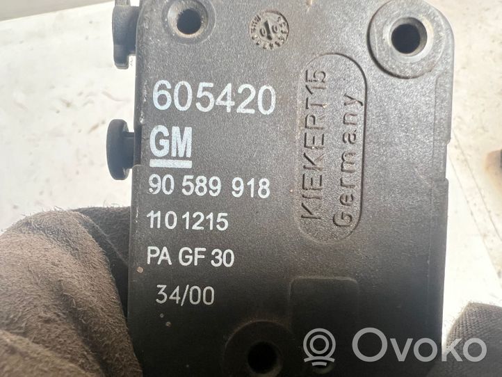 Opel Zafira A Moteur de verrouillage trappe à essence 90589918