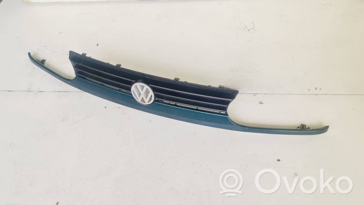 Volkswagen Golf III Griglia superiore del radiatore paraurti anteriore 1H6853653C