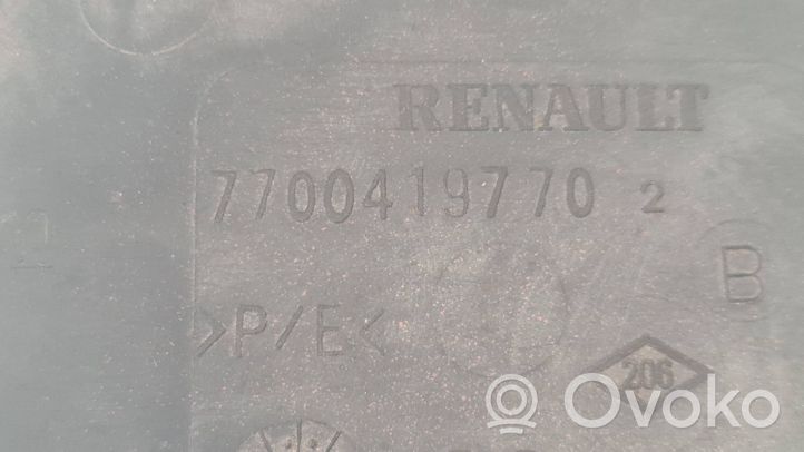 Renault Laguna I Tapa/tapón del gancho de remolque delantero 7700419770