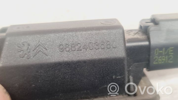 Citroen C4 II Lampa oświetlenia tylnej tablicy rejestracyjnej 9682403680