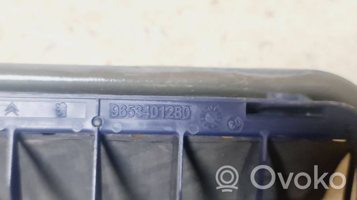Citroen C4 II Kratka wentylacyjna pod zderzakiem tylnym 9653401280