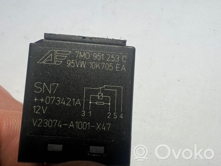 Audi A3 S3 A3 Sportback 8P Other relay 7M0951253C