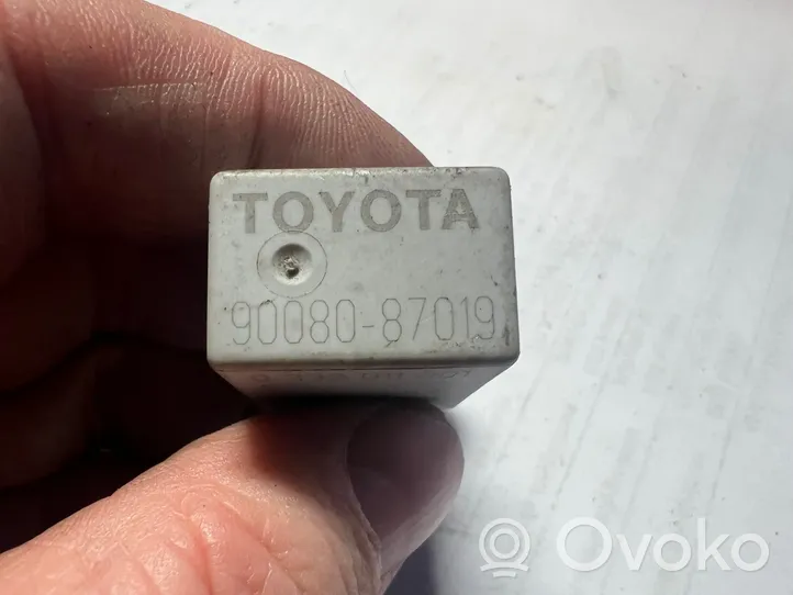Toyota Corolla E120 E130 Inne przekaźniki 9008087019