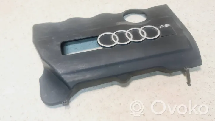 Audi A4 S4 B5 8D Variklio dangtis (apdaila) 058103724C