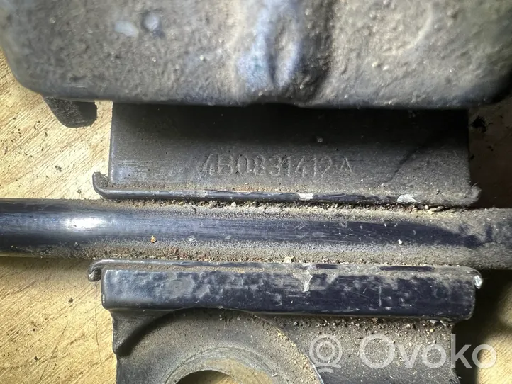 Volkswagen Golf IV Charnière inférieure de porte avant 4B0831412A